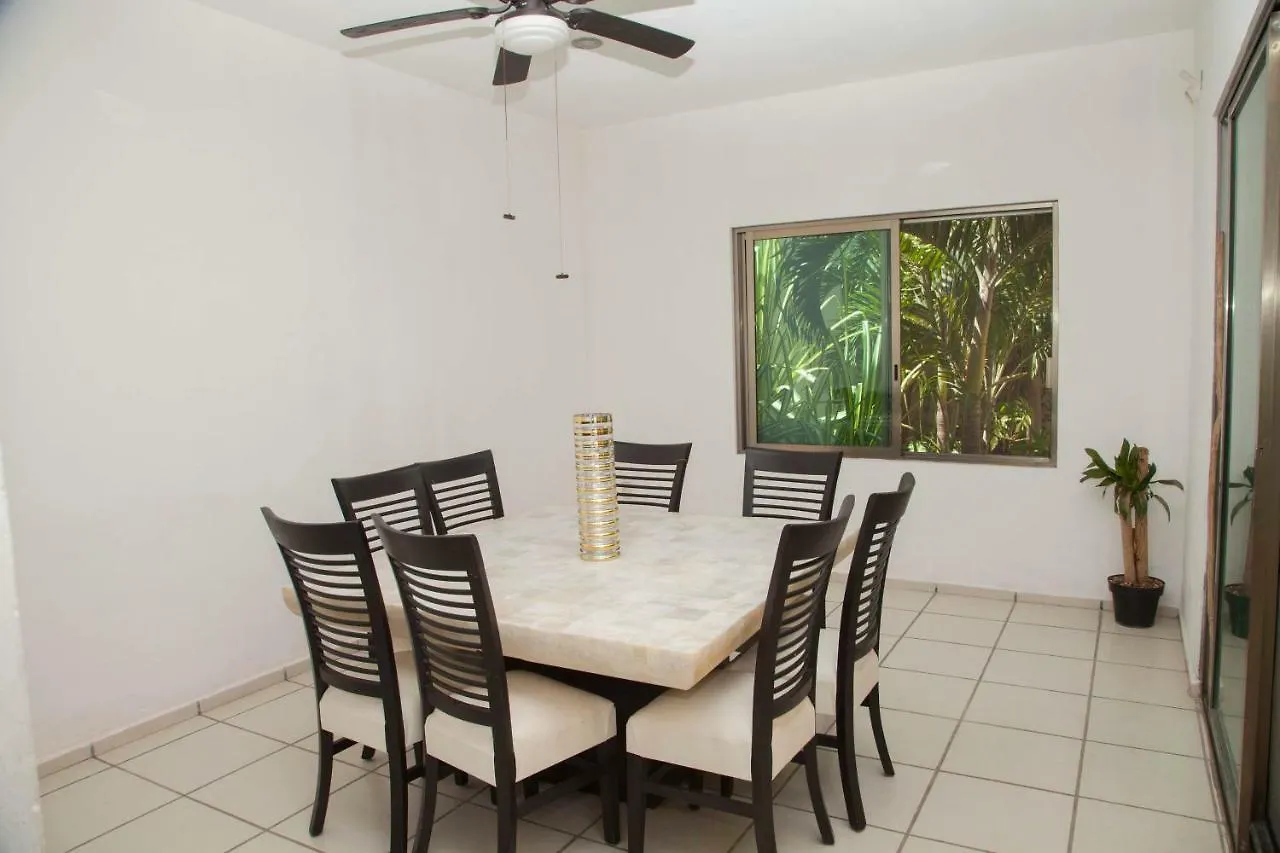Beautiful Private Villa For 16 Pax With Garden, Bbq And Pool, Playa Del Carmen 0*,  Meksyk
